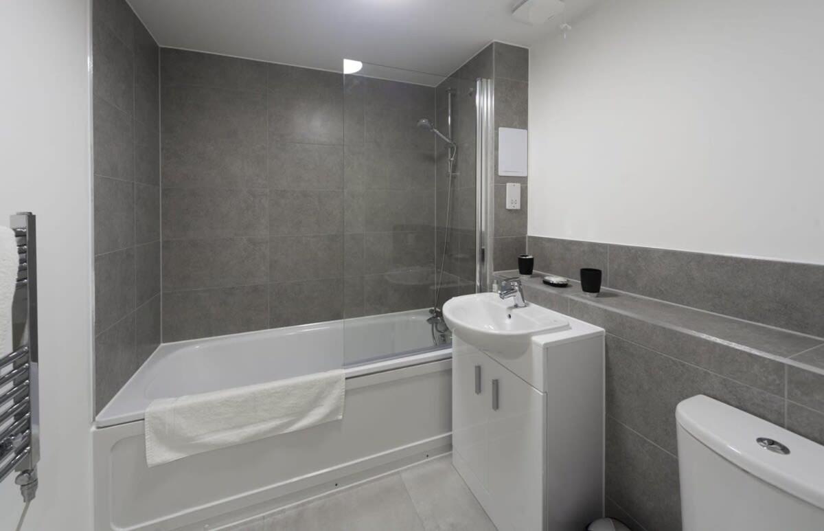 Modern And Bright 2 Bed Apartment In Ashford 애슈퍼드 외부 사진