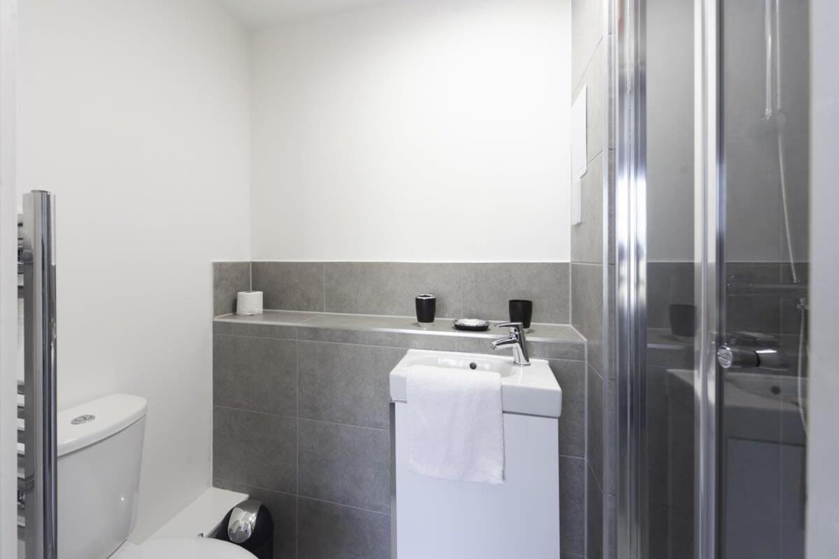 Modern And Bright 2 Bed Apartment In Ashford 애슈퍼드 외부 사진